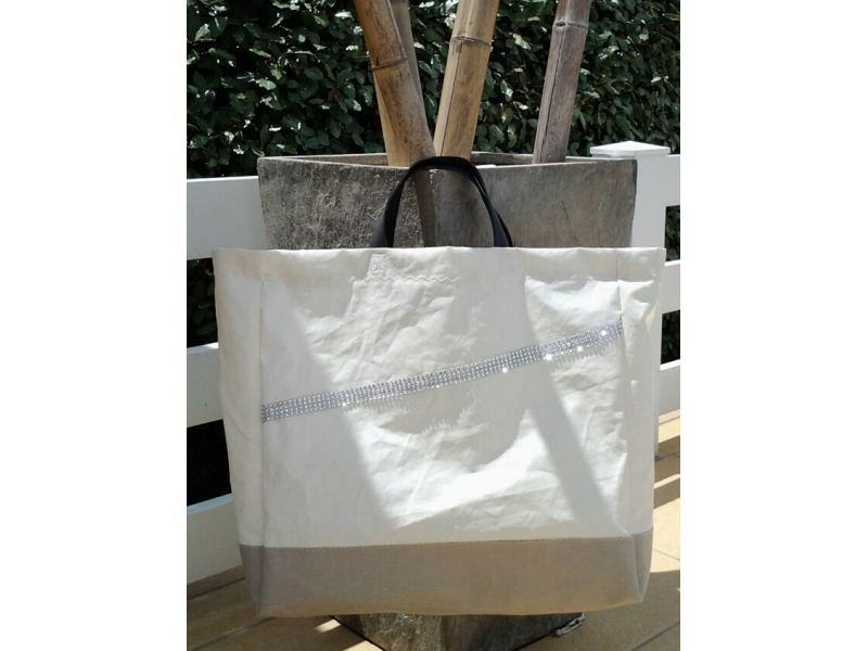 PETIT SAC DE PLAGE FOND SABLE STRASS ARGENT PETIT SAC DE PLAGE FOND SABLE STRASS ARGENT