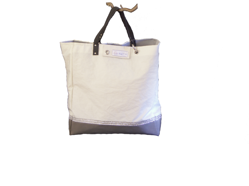 SAC DE PLAGE FOND TAUPE ET STRASS ANSES CUIR ET MANILLES SAC DE PLAGE FOND TAUPE ET STRASS ANSES CUIR ET MANILLES