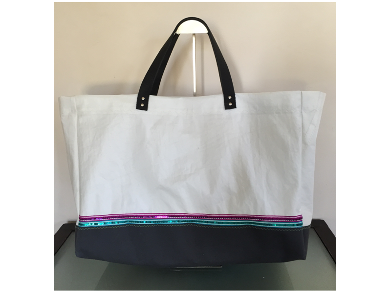 SAC DE PLAGE FOND ANTHRACITE GALONS SEQUINS TURQUOISE FUSHIA SAC DE PLAGE FOND ANTHRACITE GALONS SEQUINS TURQUOISE FUSHIA