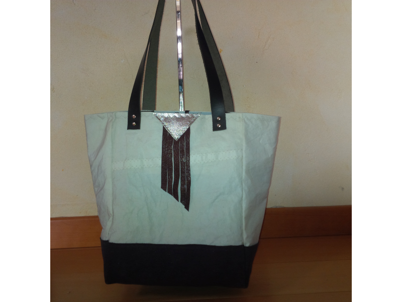 MINI SAC FOND CUIR CHOCOLAT APPLIQUE LANIERES CUIR CROCO MINI SAC FOND CUIR CHOCOLAT APPLIQUE LANIERES CUIR CROCO