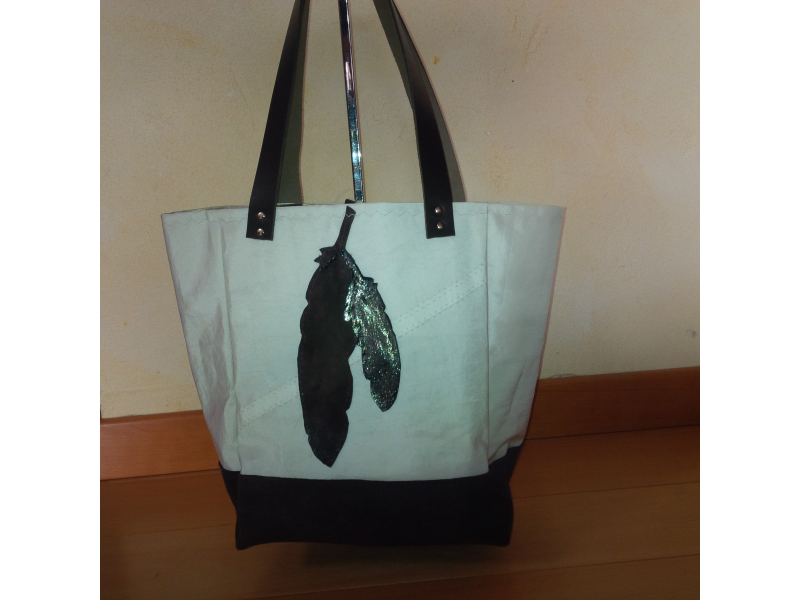 MINI SAC FOND CUIR CHOCOLAT APPLIQUE PLUMES CUIR ET FOURRURE MINI SAC FOND CUIR CHOCOLAT APPLIQUE PLUMES CUIR ET FOURRURE