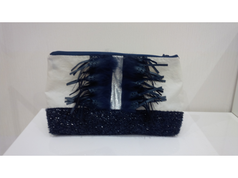 POCHETTE FOND marine scintillant galon fourrure marine et galon argent POCHETTE FOND marine scintillant galon fourrure marine et galon argent