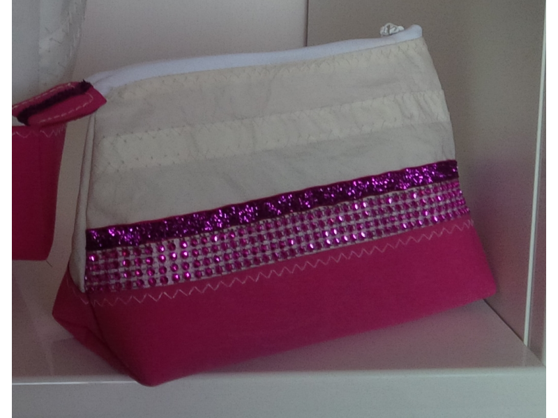 POCHETTE FOND fushia strass et galon lurex POCHETTE FOND fushia strass et galon lurex