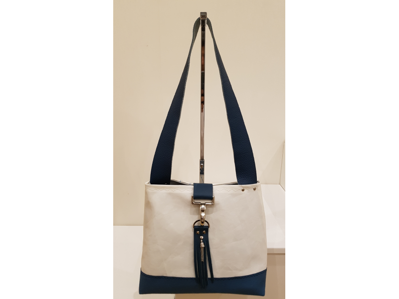 MINI SAC FOND BLEU CANARD FRANGES CUIR FERMETURE MOUSQUETON MINI SAC FOND BLEU CANARD FRANGES CUIR FERMETURE MOUSQUETON
