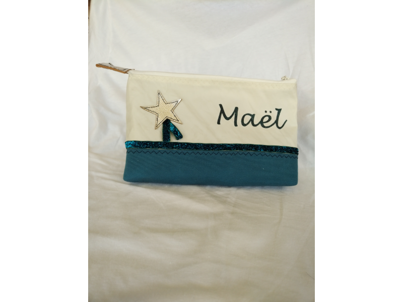 POCHETTE PERSONNALISEE FOND BLEU CANARD GALON LUREX ETOILE CUIR ARGENT POCHETTE PERSONNALISEE FOND BLEU CANARD GALON LUREX ETOILE CUIR ARGENT