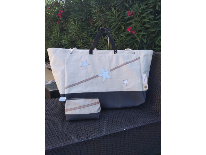 MAXI SAC DE PLAGE FOND ANTHRACITE, GALON BEIGE ZIG ZAG ARGENT ETOILES CUIR ARGENT MAXI SAC DE PLAGE FOND ANTHRACITE, GALON BEIGE ZIG ZAG ARGENT ETOILES CUIR ARGENT